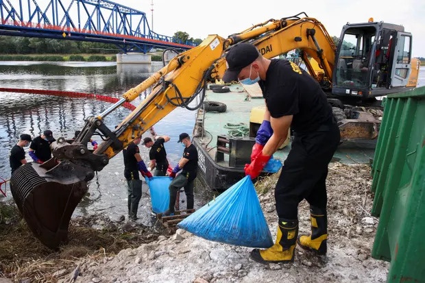 Ba Lan vot 100 tan ca chet tu song Oder hinh anh