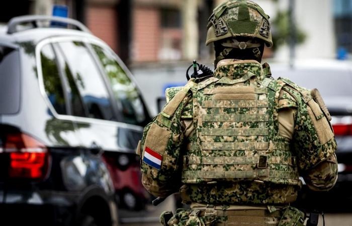 Ba linh biet kich Ha Lan trung dan o My hinh anh