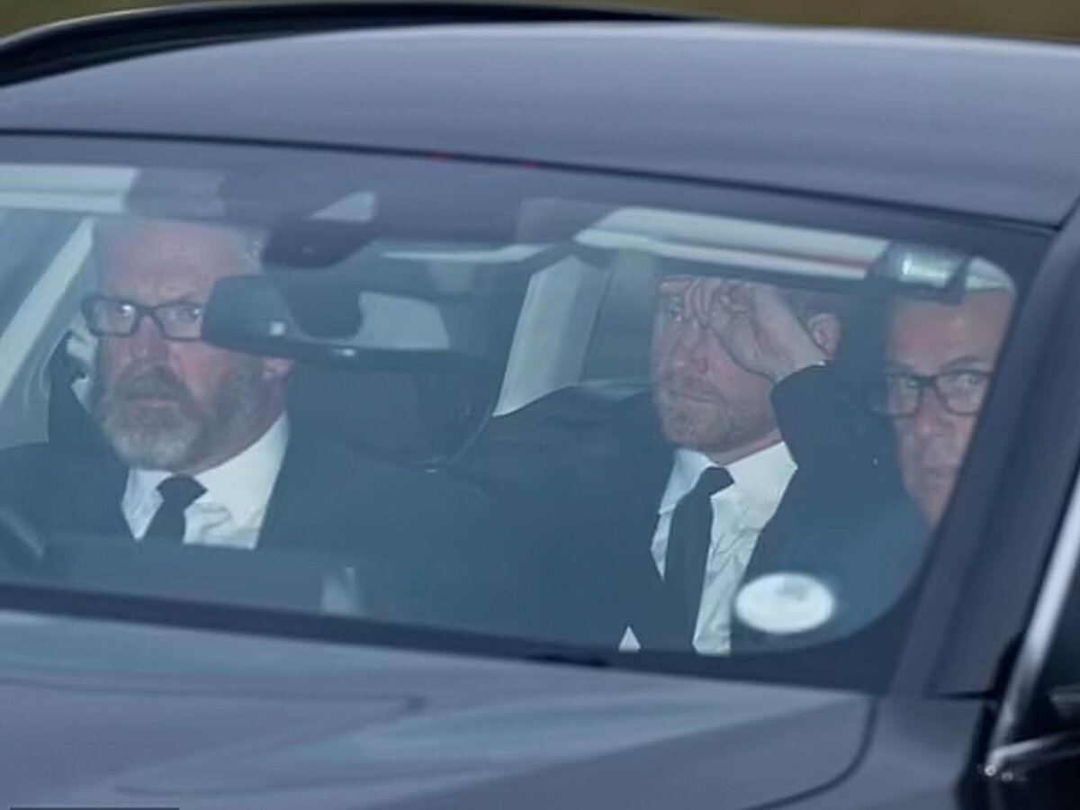 Hoang tu Harry khong den kip de nhin mat Nu hoang lan cuoi hinh anh