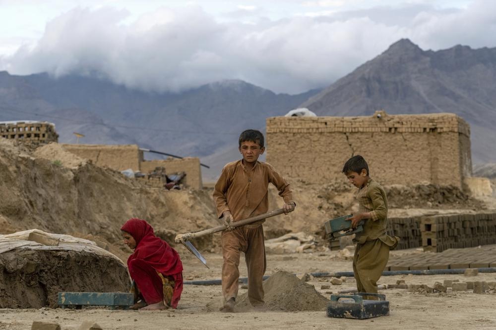 Tre em o Afghanistan anh 8