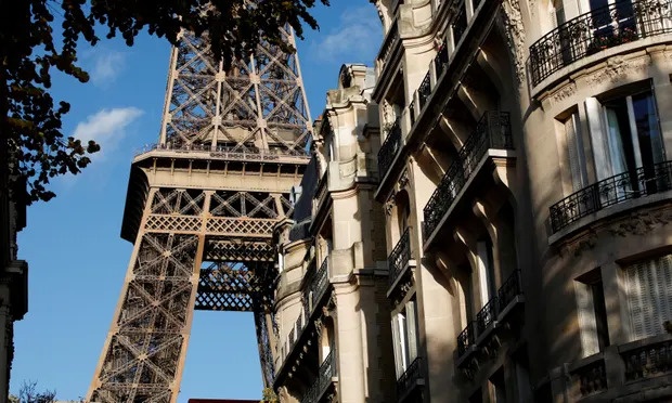 Xay dung gan thap Eiffel anh 1