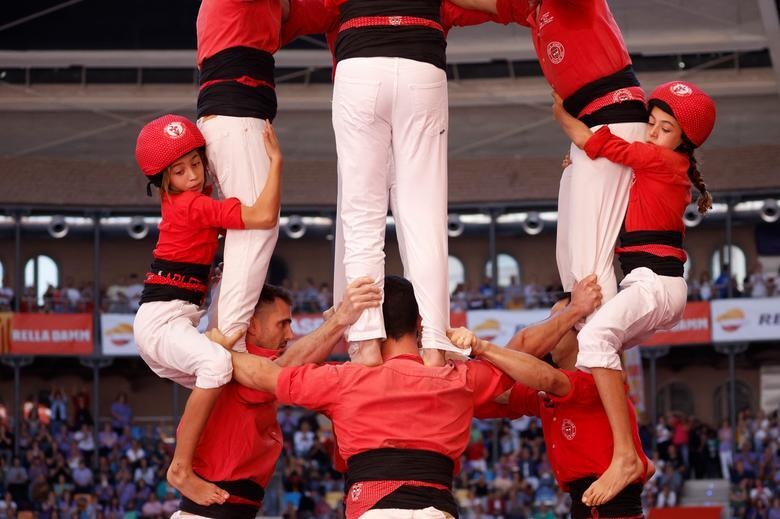 Cuoc thi xep thap nguoi anh 8