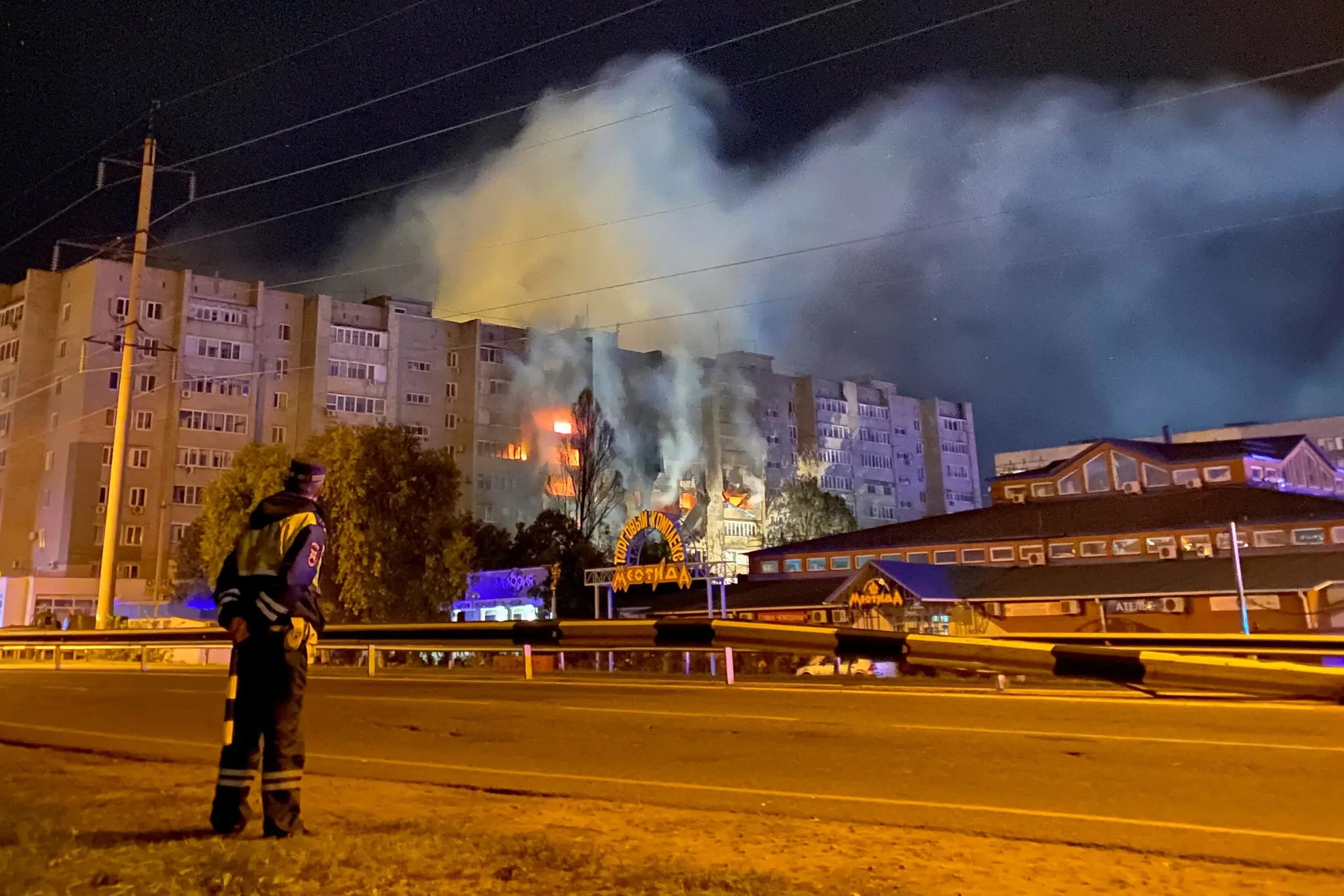 Chien dau co Nga lao vao chung cu, 4 nguoi thiet mang hinh anh