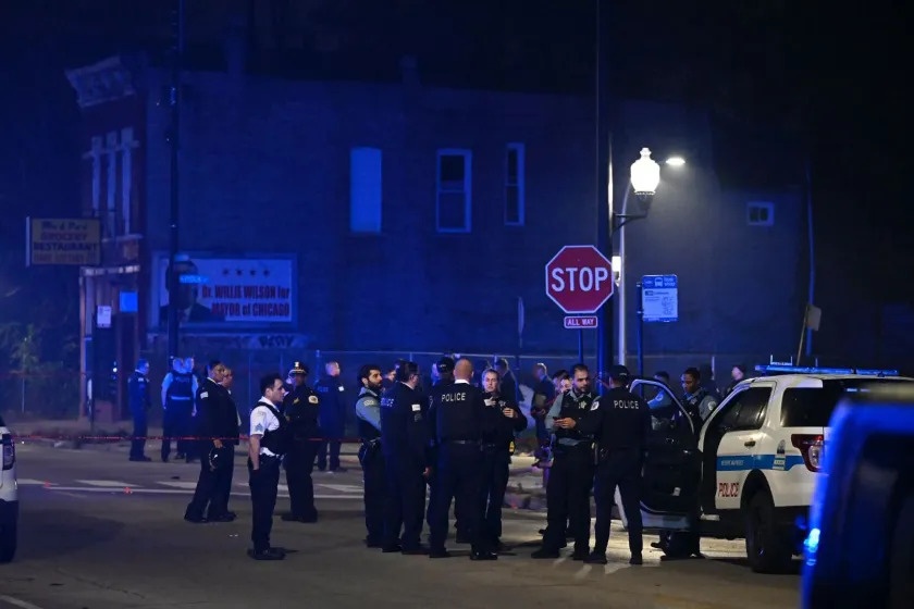 Tay sung tren xe SUV na dan vao dam dong o My hinh anh