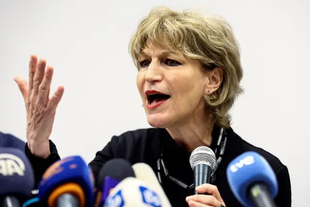 La thu cua chu tich FIFA gay phan no hinh anh