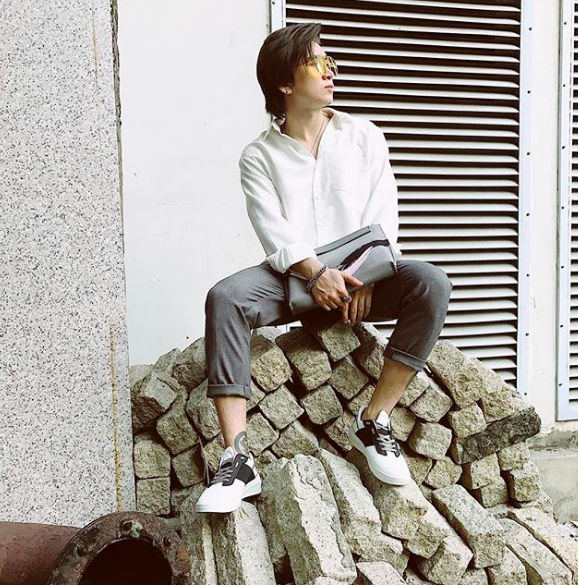 Giay sneakers trang anh 2