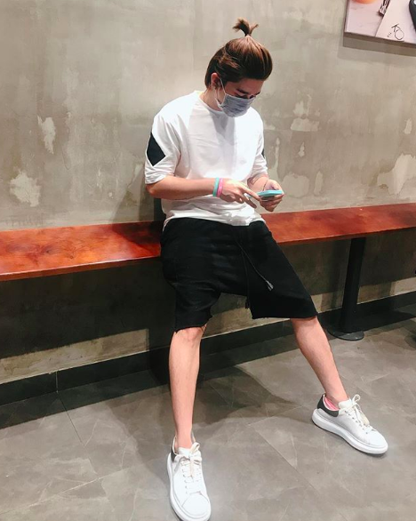 Giay sneakers trang anh 3