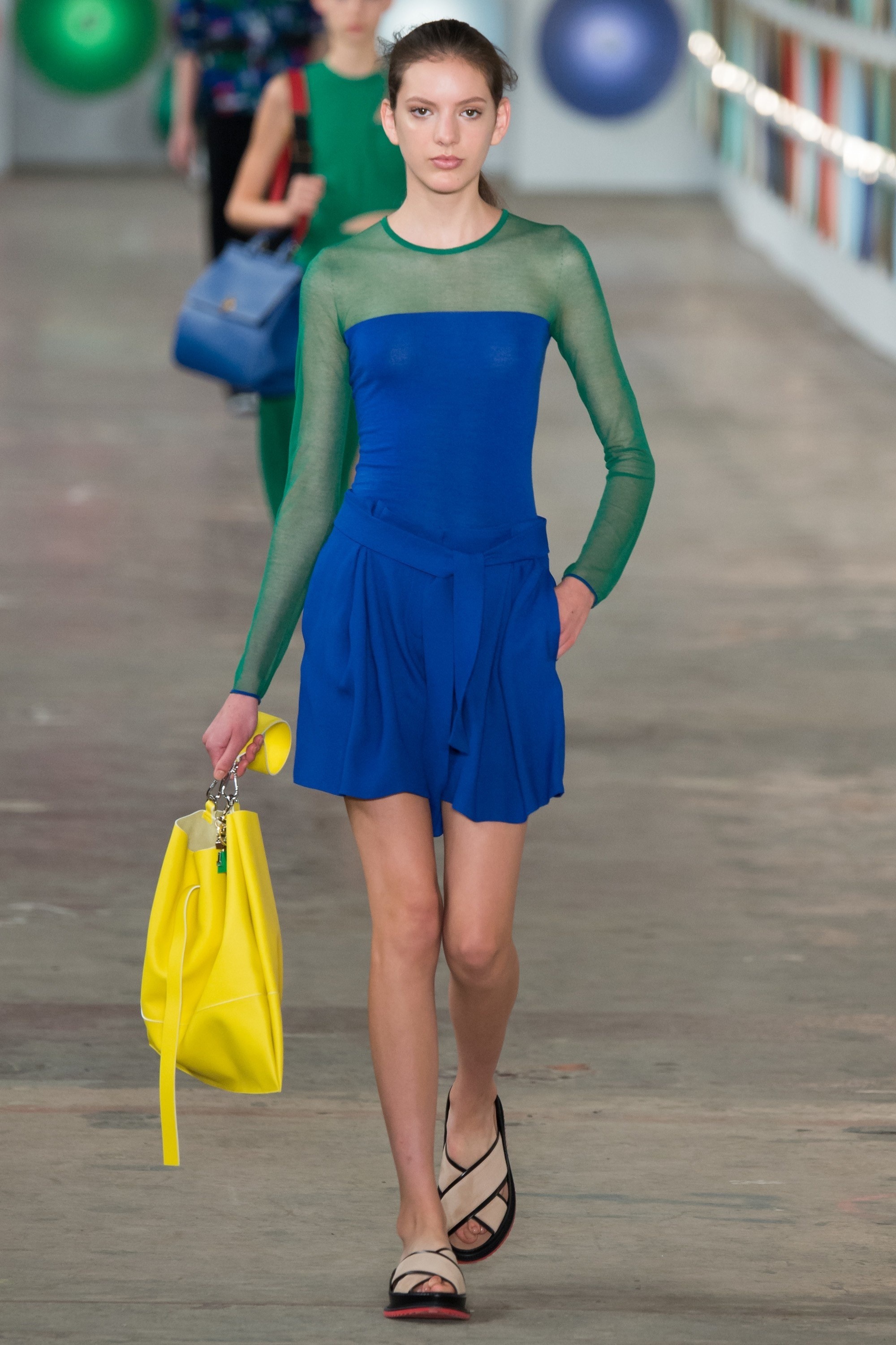 Xu huong thoi trang xuan he 2018 anh 1