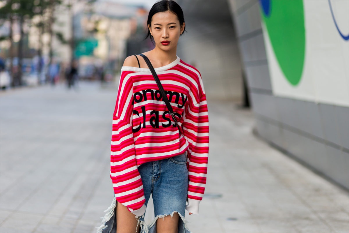 Cach mac ao tre vai khoe duong cong kheo leo hinh anh