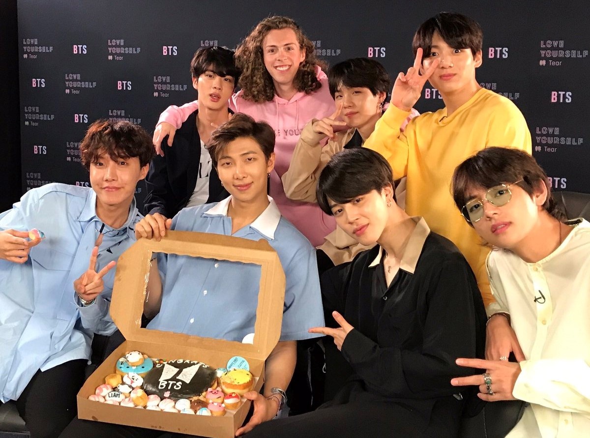 BTS: ‘Love Yourself: Tear’ noi ve mat toi cua tinh yeu hinh anh