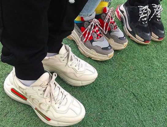 6 xu huong giay sneakers cho nam gay bao nam 2018 hinh anh