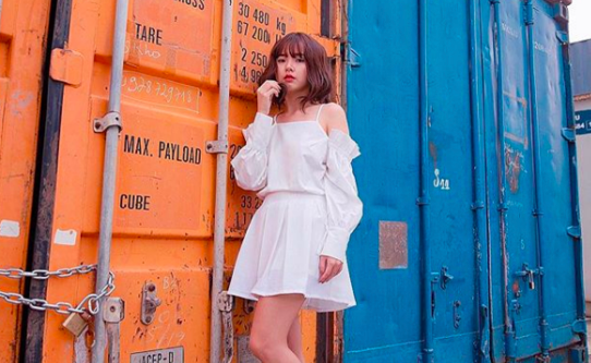 Gioi tre Sai Gon me mot dien do monochrome mot mau hinh anh