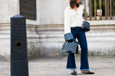 Quan jeans ong loe dich thuc la mon do danh rieng cho phai dep mua nay hinh anh