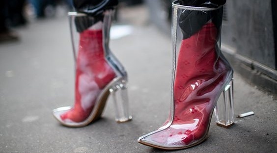 Ban gai da biet 5 xu huong giay danh cho mua he nay chua? hinh anh