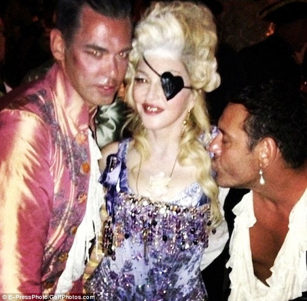 Madonna 'thac loan' o tiec sinh nhat tuoi 55 hinh anh