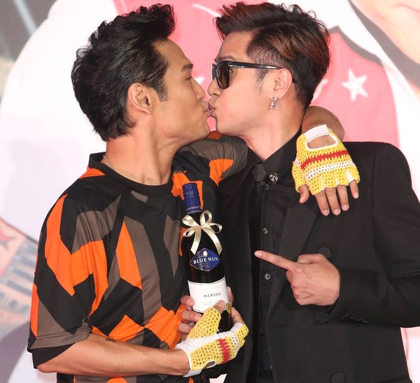 La Chi Tuong gay soc khi hon dong nghiep nam 51 tuoi hinh anh