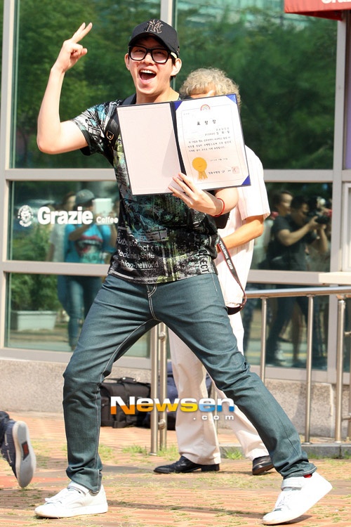 Heechul (SuJu) hon ho ngay xuat ngu hinh anh