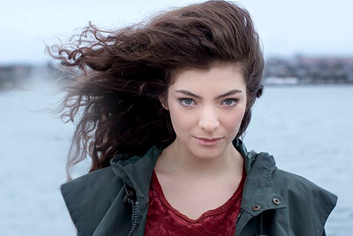 Co gai 17 tuoi thong linh vi tri No.1 Billboard hinh anh