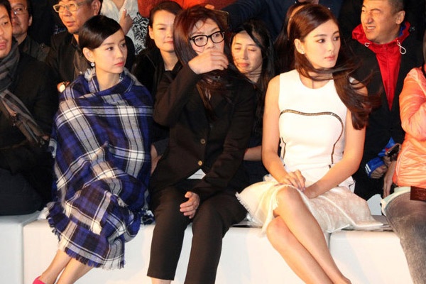 My nhan Hoa ngu trum chan... xem thoi trang hinh anh