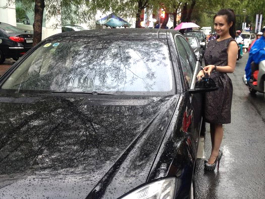 Vy Oanh gap cuop vat guong xe sang 7 ty hinh anh