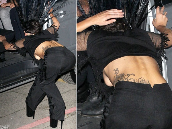 Lady Gaga lo nguyen bau nguc vi mu 'doc' hinh anh