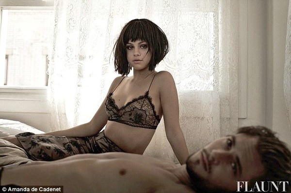 Selena Gomez ngay cang 'du' va khoe than tao bao hinh anh