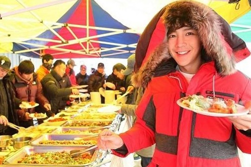 Jang Geun Suk chi hon 100.000 USD tang qua dong nghiep hinh anh