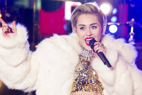 2013: Mac scandal, Miley Cyrus van am vo so giai thuong hinh anh