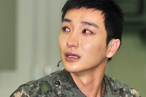 Sao Han chia buon truoc mat mat cua Lee Teuk hinh anh