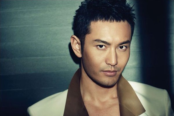 Huynh Hieu Minh tu khoe anh di tat rach hinh anh