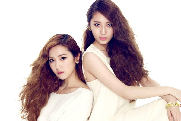 Nhung hinh anh dep cua cap chi em xinh nhat Kpop hinh anh