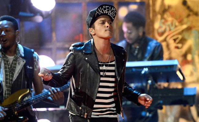 Treasure - Bruno Mars (BRIT Award) hinh anh