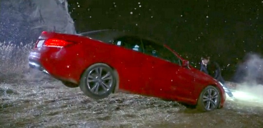 'Vi sao dua anh toi' pha xe 75.000 USD de quay phim hinh anh