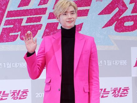 Ngam bo suu tap ao choang cua anh chang dieu da showbiz Han hinh anh