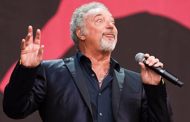Tom Jones va chiec 