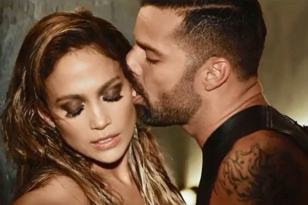 Jennifer Lopez nong bong voi Ricky Martin trong MV moi hinh anh