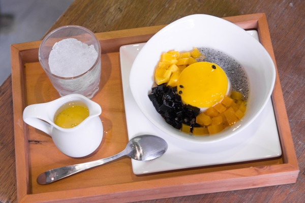 Den Da: Quan ca phe  voi mon trang mieng tuyet ngon hinh anh