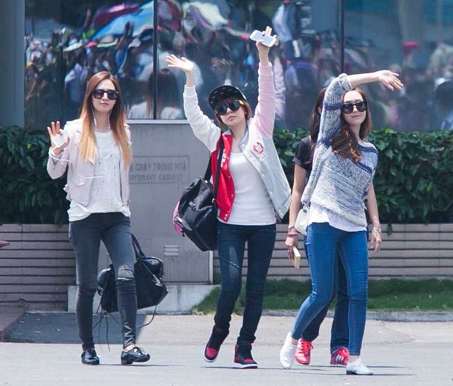SNSD thay do chop nhoang khi vua den Viet Nam hinh anh
