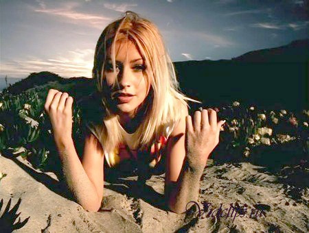 Genie In A Bottle - Christina Aguilera hinh anh