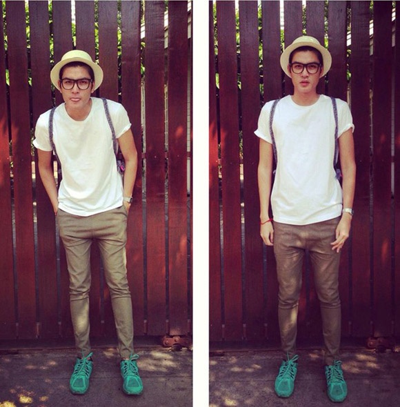 Anh chàng từng tâm sự rằng rất thích mặc áo thun trắng và quả thật kiểu áo này xuất hiện tương đối 