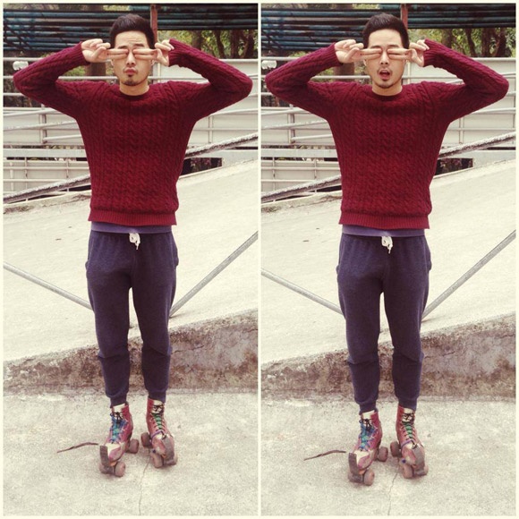  Dù đi trượt patin nhưng anh chàng vẫn ngọt ngào và quyến rũ.