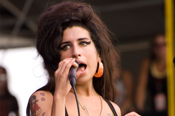 Amy Winehouse di tour the gioi nho cong nghe 3D? hinh anh