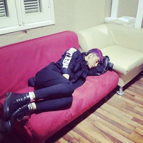 Ngay cả lúc ngủ cũng phải thời trang, MTP đang được giới trẻ Việt Nam yêu thích bởi hình ảnh mới lạ giữa muôn vàn ca sỹ trong Vpop.