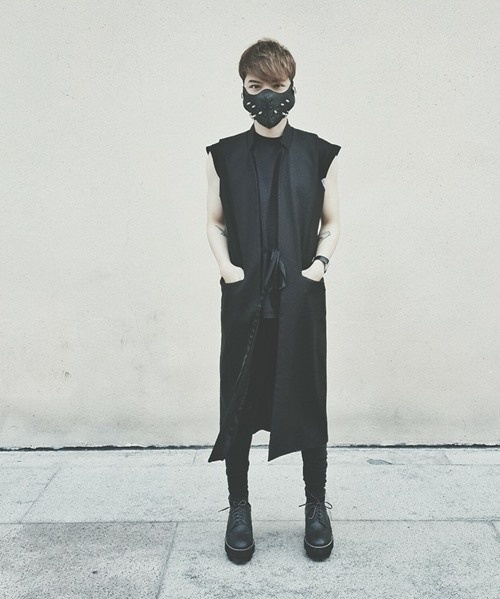 Kelbin xuống phố với hình ảnh không thua kém bất cứ fashionista nào trên thế giới.