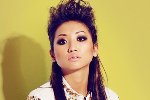 Co nang H'mong noi tieng Hollywood hinh anh