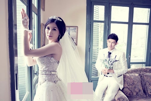 Giờ đây, khi có con với Mạc Anh Thư và đã chụp ảnh cưới, nhưng Huy Khánh vẫn chưa nghĩ đến chuyện tổ chức cưới lần nữa.