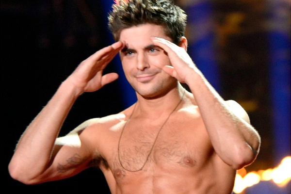 Zac Efron lot ao nhan giai tren san khau MTV Movie Awards hinh anh