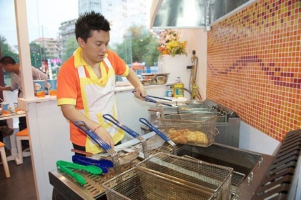 Và sở trường của anh là có thể nấu được món Á, Âu cũng như các món ăn mang đậm tính truyền thống Việt Nam.