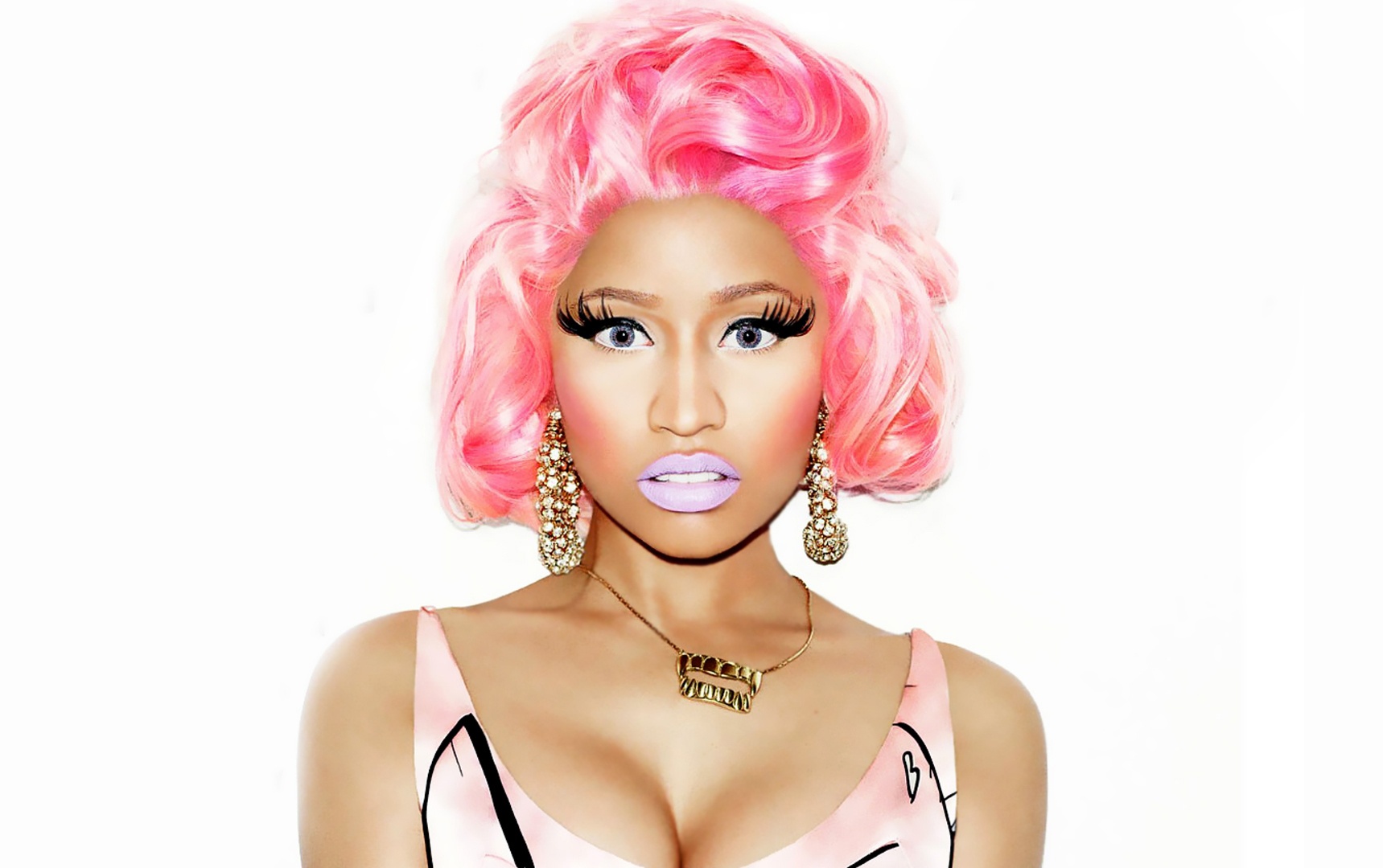 Nicki Minaj sinh ra ở Trinidad và Tobago nhưng sau đó chuyển tới New York vào năm lên 5. 