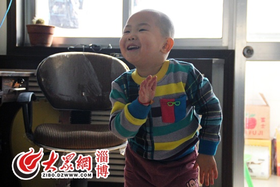 Hào Hào sinh ra trong một gia đình bình thường và không ai làm nghệ thuật.